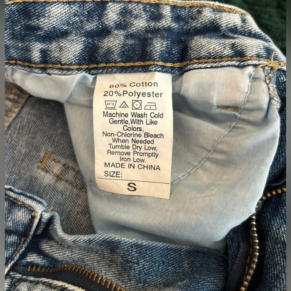 High-Rise Ripped Denim Shorts - Picture 5 of 7